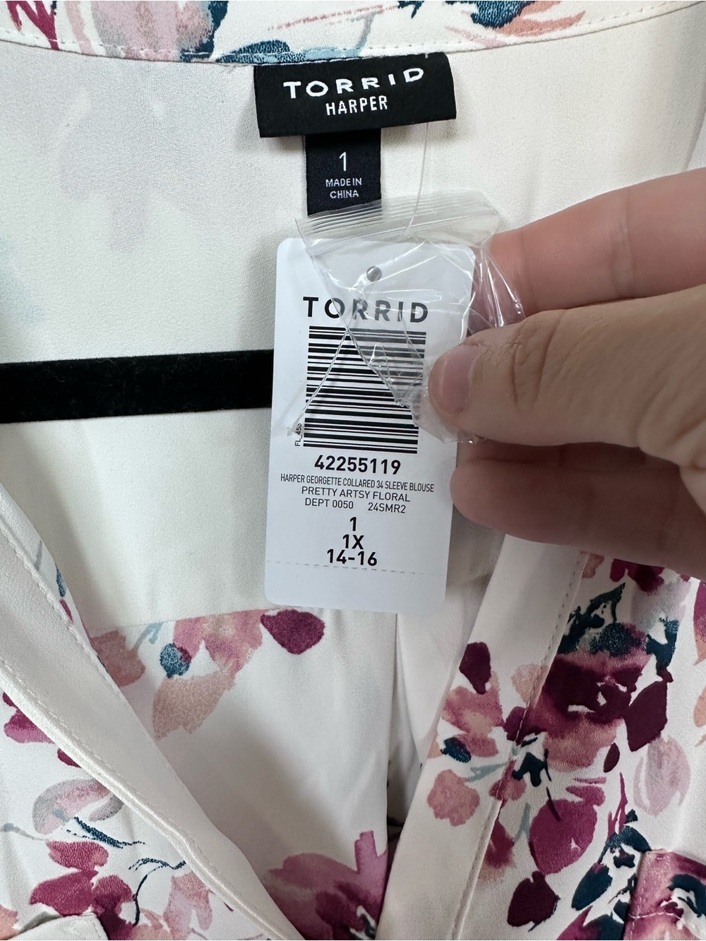 Torrid Harper 3/4 Sleeve Pullover Blouse Pretty Artsy Floral Size 1 - Picture 3 of 15